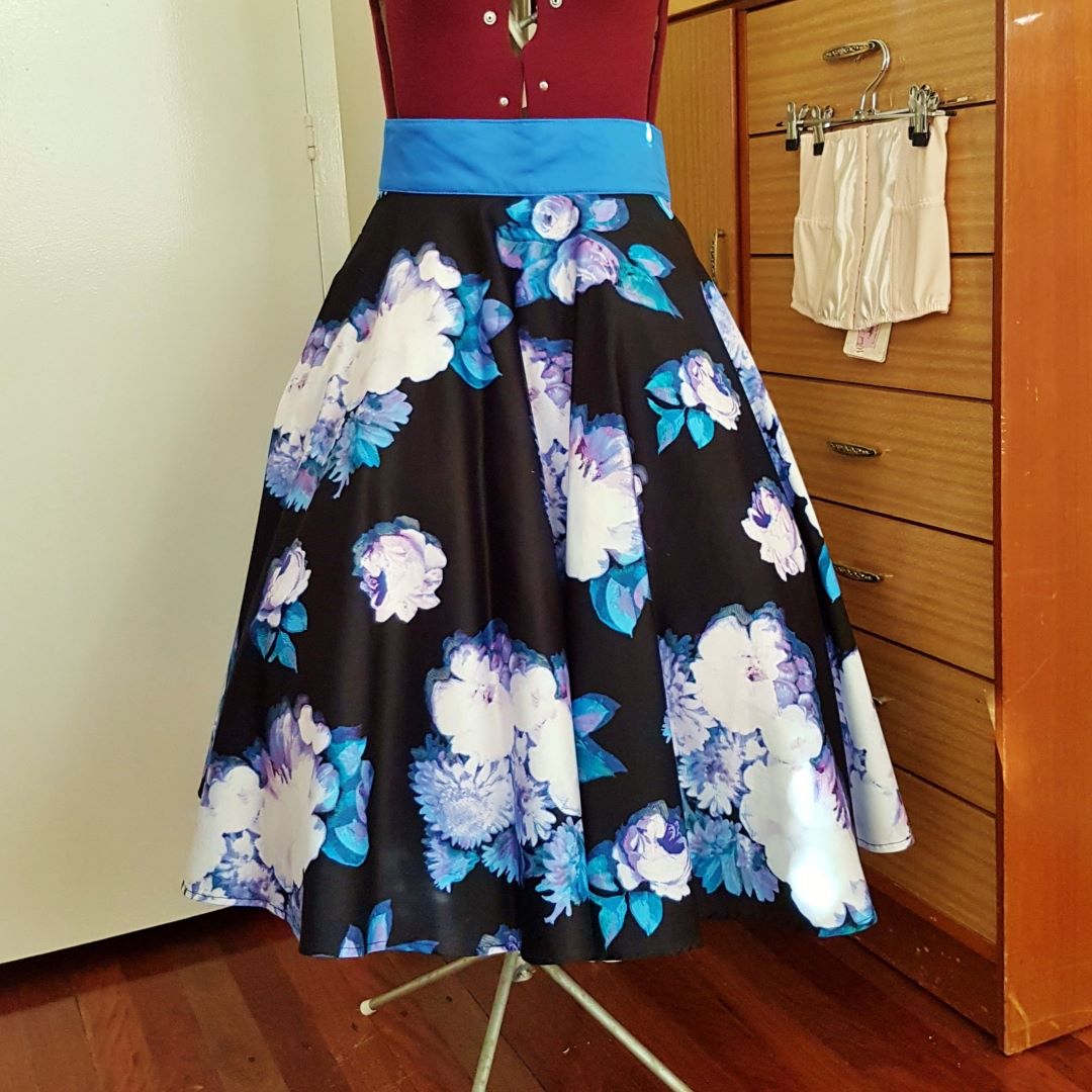 Full Circle Skirt blue floral – Velvet-Rose's Pin Up Dressing Room