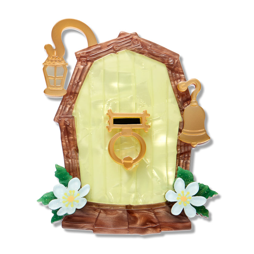 BHED118Silky_sDoorBrooch-1