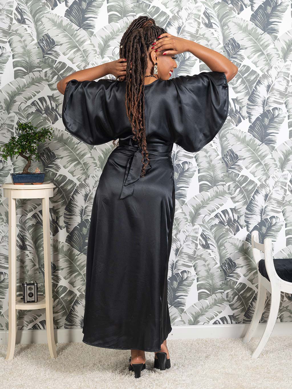 black-vintage-dressing-gown_5000x_db662da6-9a55-4d14-81b2-cb52a444622b